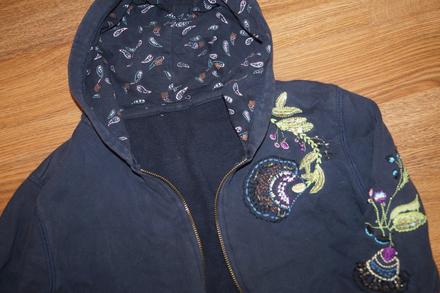 Vyšívaná mikina, 152