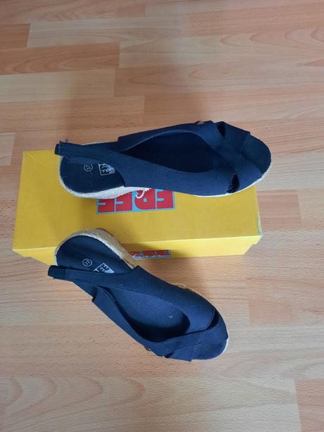 Dámske sandále, 37