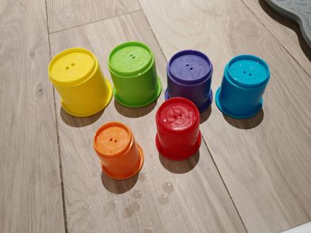 Poháriky na hranie aj kupanie, 