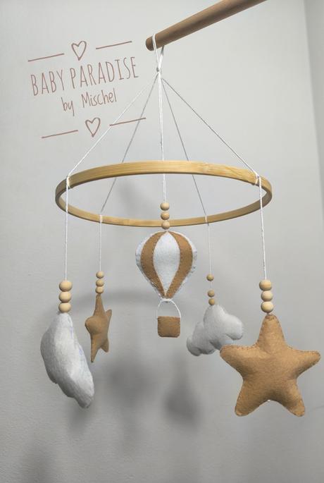 Kolotoč nad postieľku balón, 