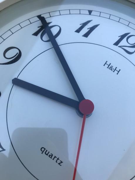 Retro nástenné hodiny h&h quartz - osemboký dizajn, 