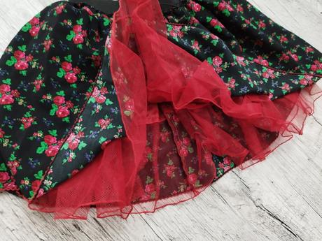 Ludova folk sukna 152,158,xxs, 152