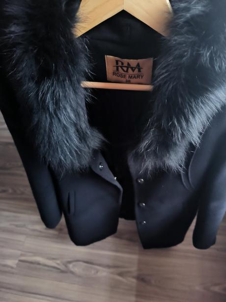 Kabát s kožušinkou, 38