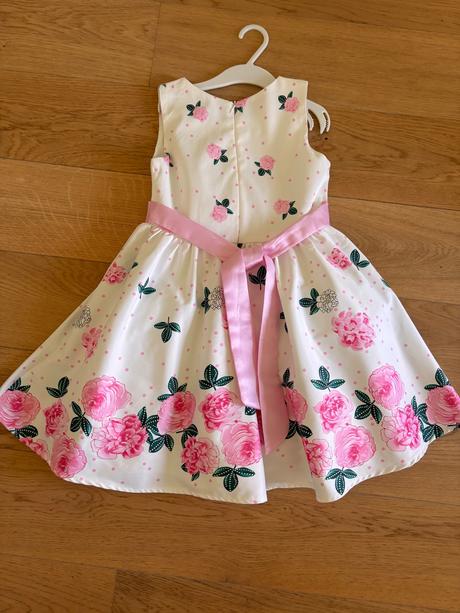 Šaty s dvojitou sukničkou, 128