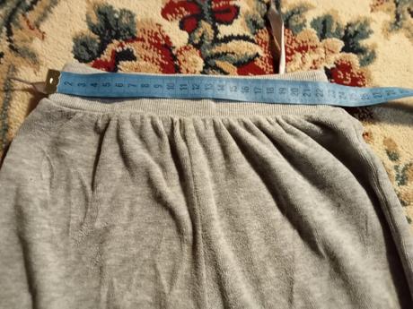 Velúrové tepláčiky so zlatým nápisom, 110