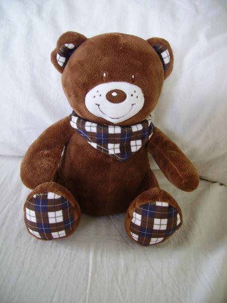 Plyšový väčší hnedý medveď s hrkálkou, 
