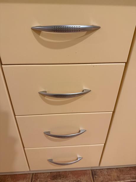 Kovové úchytky na nábytok 20 kusov,