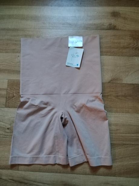 Stahujuce nohavičky, gina,s