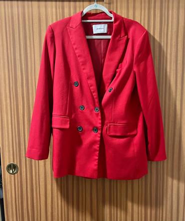 Červené sako, stradivarius,m