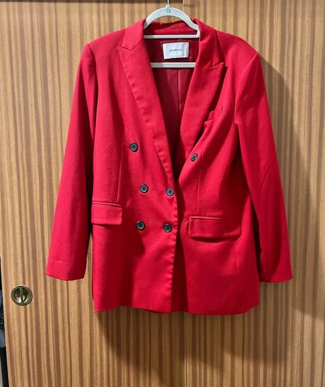 Červené sako, stradivarius,m