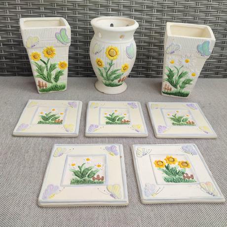 Sada keramické vazy a obrázky na stenu s kvietkami, 