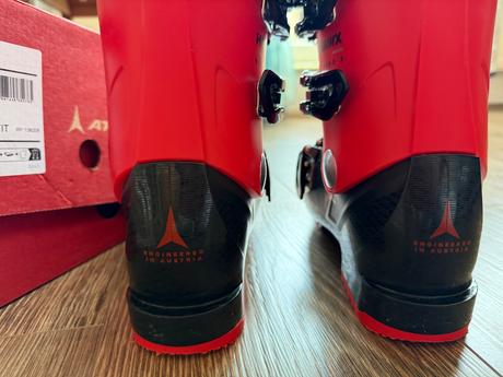 Lyžiarky, atomic,22