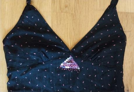 Krásne šaty na zaväzovanie okolo krku, c&a,s