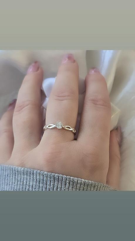 Strieborný prsteň so zirkónom, 