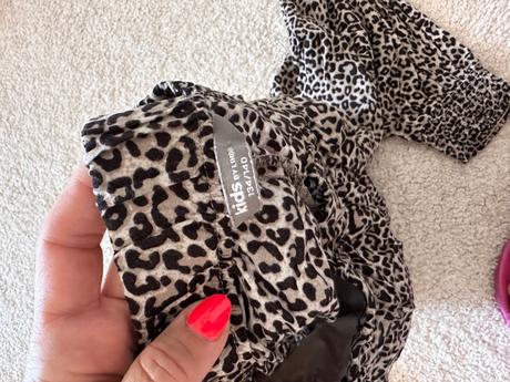 Leopardie nohavice, 128