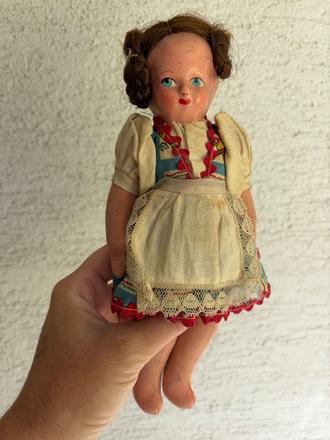 Starozitna rucne sita malovana babika antik doll s,