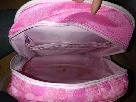 Skolska taska alica v krajine zazrakov,