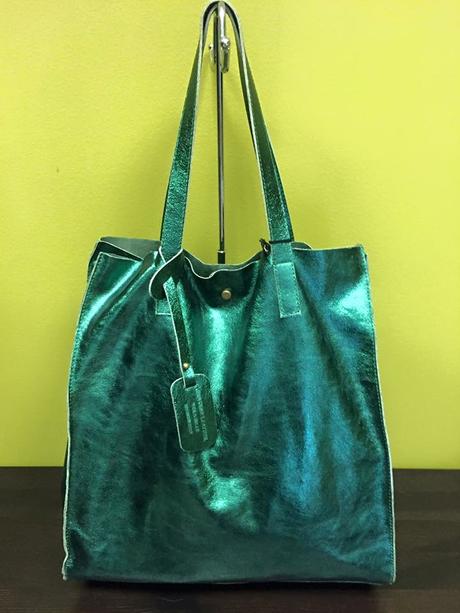 Kožená zelená lesklá kabelka, 