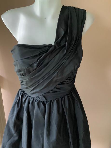 Krasne saty redgering, s