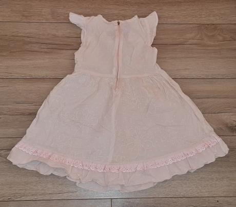 Marhuľkové šaty, 122