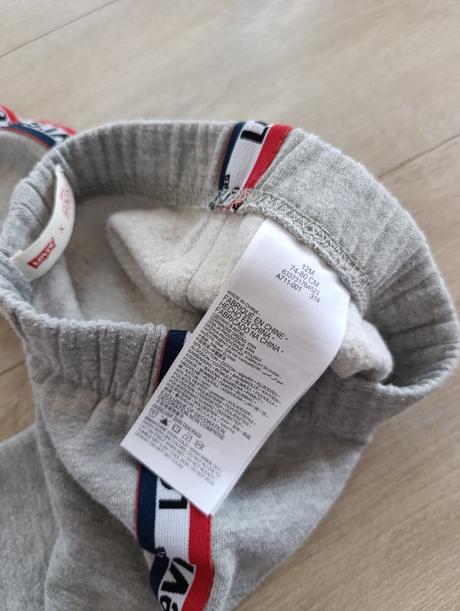 Levis tepláky, levis,74
