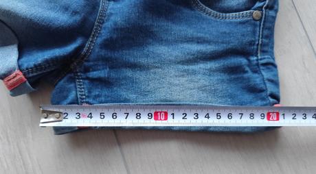 Predám dievčenské riflové kraťasy, 134