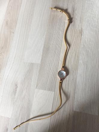 Mam na predaj hodinky,