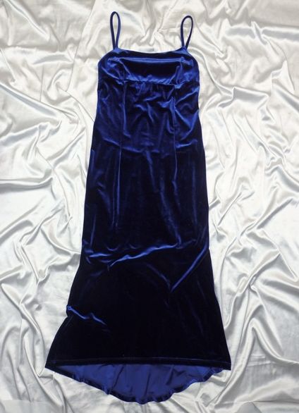 Kvalitné zamatové šaty, s