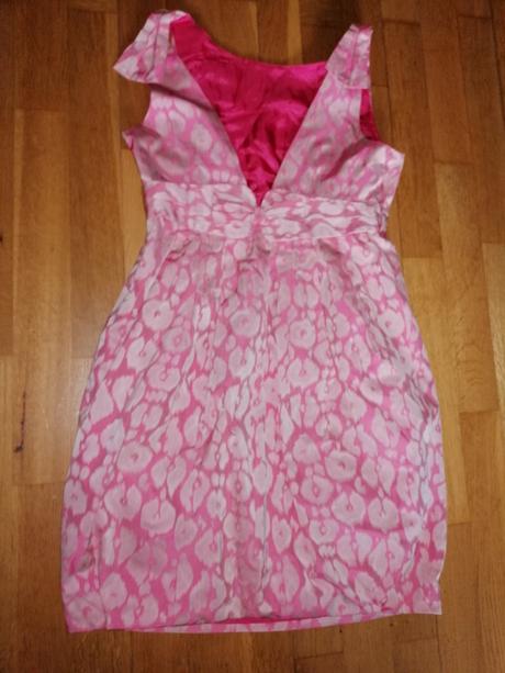 Ružové spoločenské šaty, 36