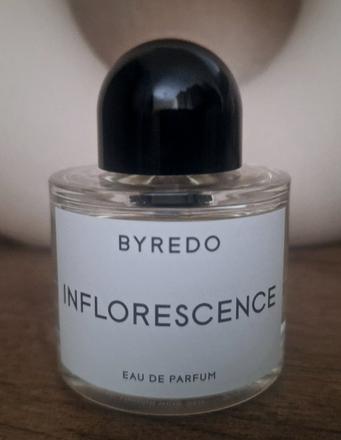 Parfém byredo inflorescence,
