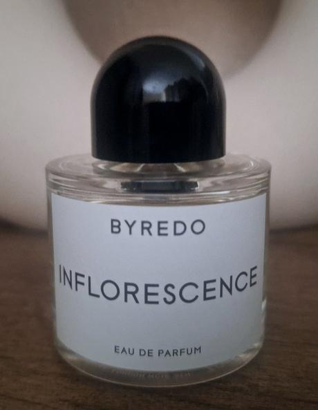Parfém byredo inflorescence, 