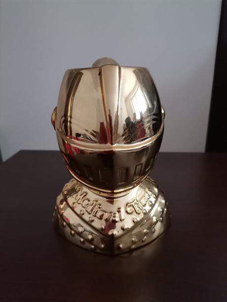 Hrnček v tvare rytierskej prilby, 