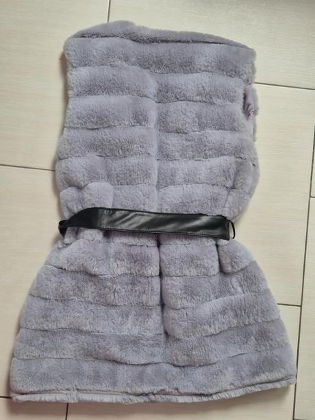 Šedá kožušinková vesta, amisu,38