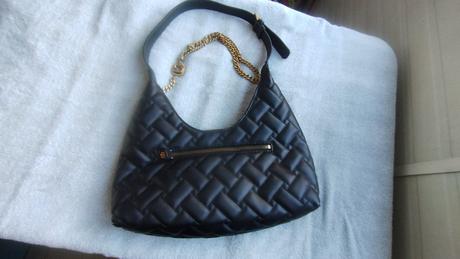 Kabelka s peňaženkou, guess