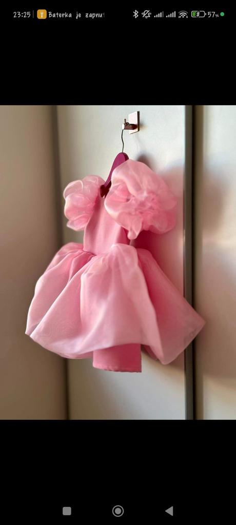 Krásne šaty vhodné na oslavu, 80