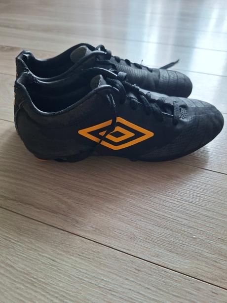 Kopacky umbro, 35