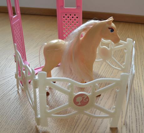 Barbie konik, 
