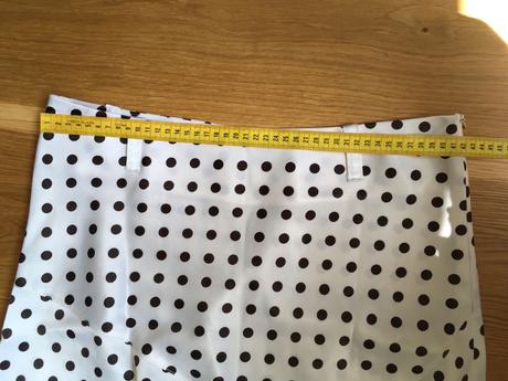 Saténová sukňa, 42