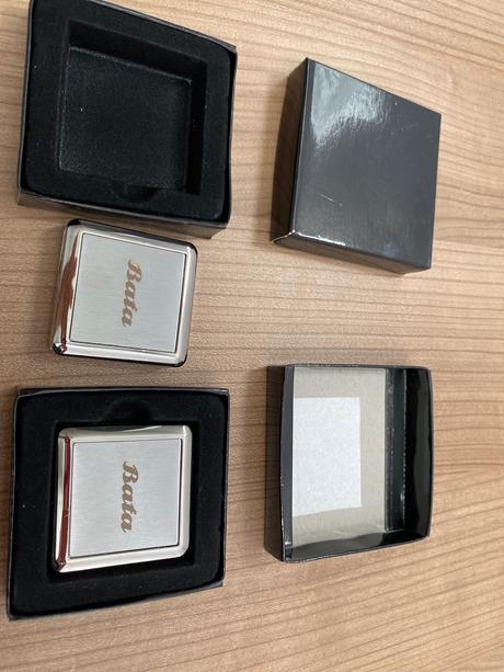 Držiak na kabelku k stolu, baťa