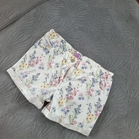 Biele kraťasy s kvetinkami, f&f,146