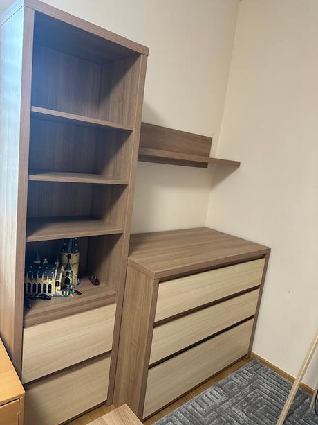 Nábytok do detskej izby -komoda,regál,polica a tru,