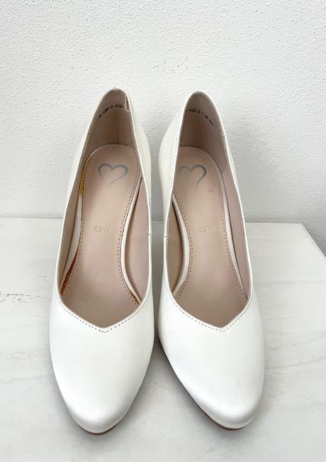 Krásne biele lodičky, 37