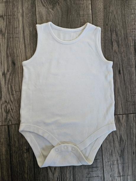 Biele hrubšie tielko 74 zadarmo k nákupu, 74