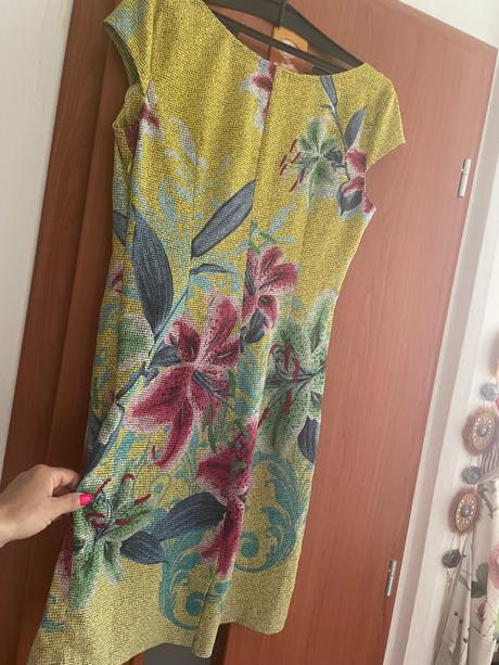 Saty s kvetinovym motivom, 40