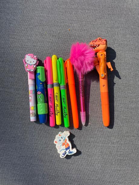 Perá, zvýrazňovače a gumy pre deti, 