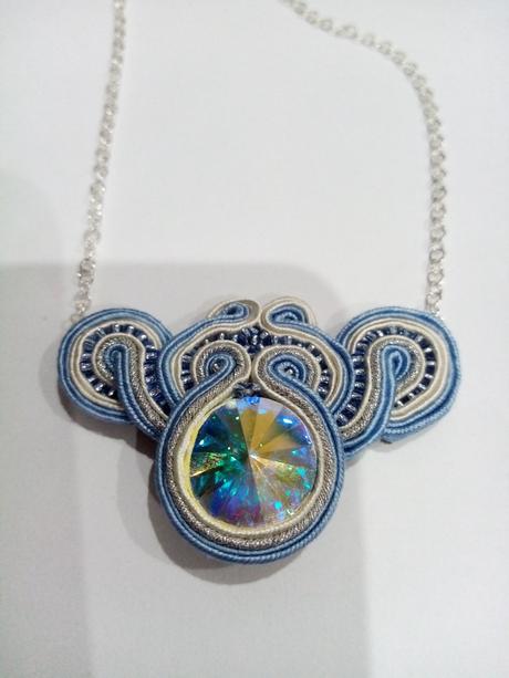 Sutaškový náhrdelník,