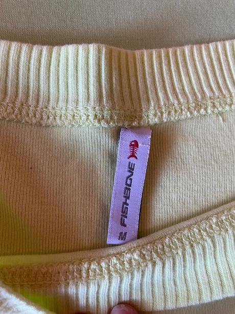 Pastelové žlté tričko., fishbone,m