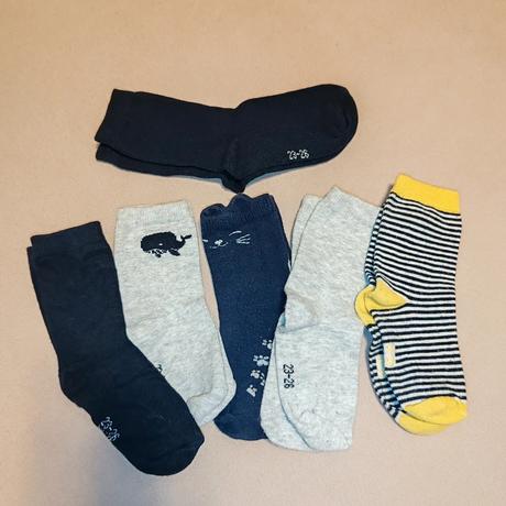 2x nove tielko, 1x použité, 9x nohavičky, 6x ponož, 104