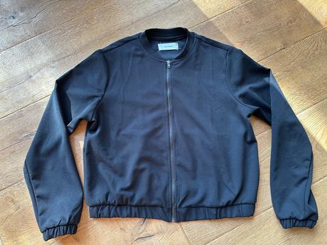 Tenka bundička, reserved,m