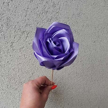 Saténové ružičky fialové,